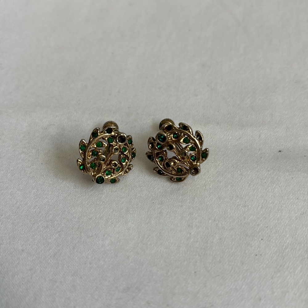 Vintage lot of rhinestone and faux black onyx costume earrings - Picture 6 of 11